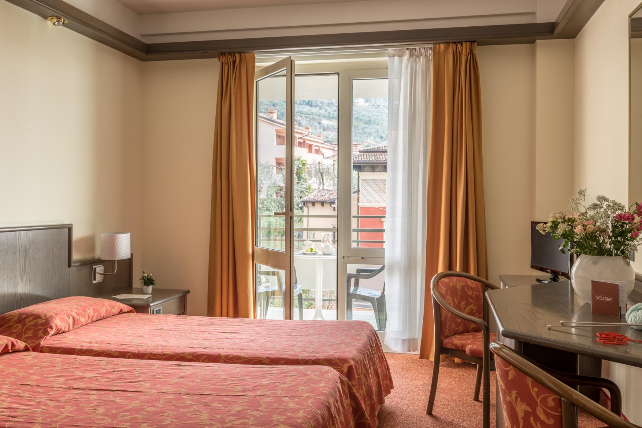 Hotel Drago Brenzone sul Garda Bagian luar foto