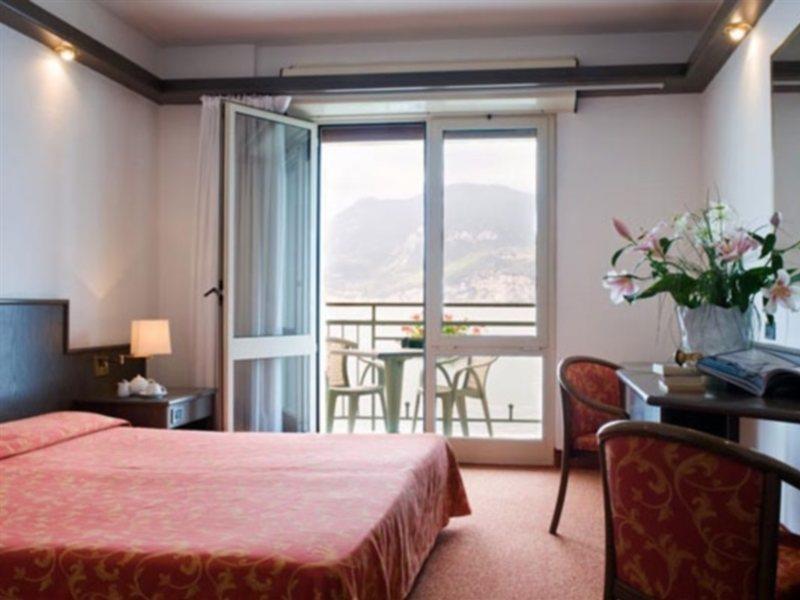 Hotel Drago Brenzone sul Garda Bagian luar foto