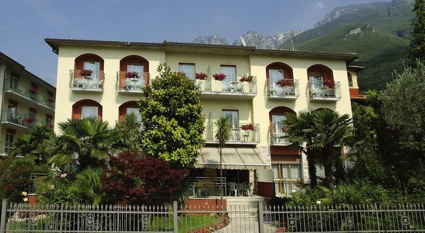 Hotel Drago Brenzone sul Garda Bagian luar foto